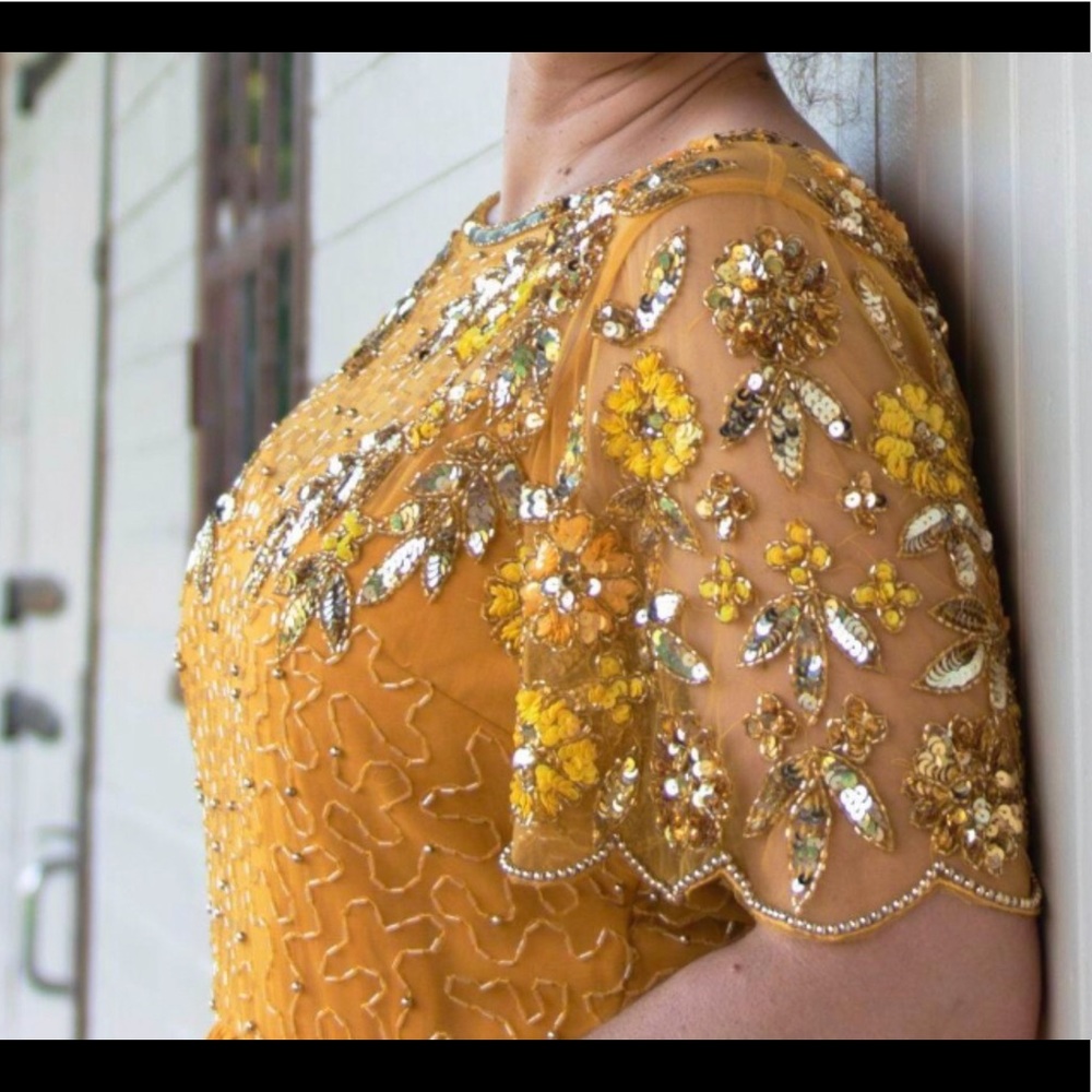 Long embellished beaded gown (yellow gold) - Picture 6 of 13